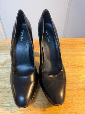 Calvin Klein Black Leather Pointed-Toe Pumps